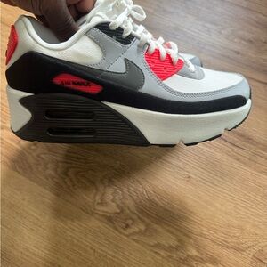 Nike Air Max 90 LV8 White and Gray Sneakers with Red Accents Size:9.5